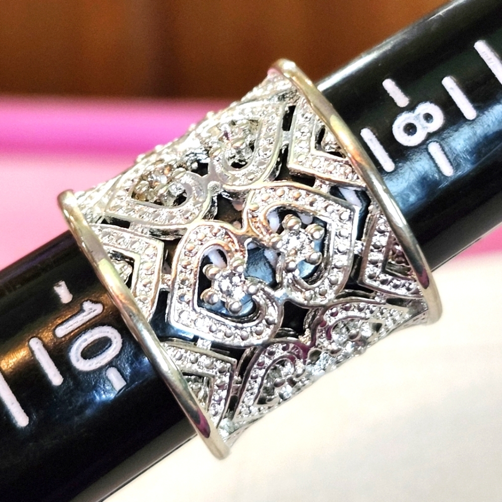 💍NEW & BEAUTIFUL💍‎ Cuff Style Band Silver Ring Open Heart Design Size 9